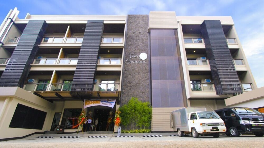 Two Seasons Bayside Hotel Coron