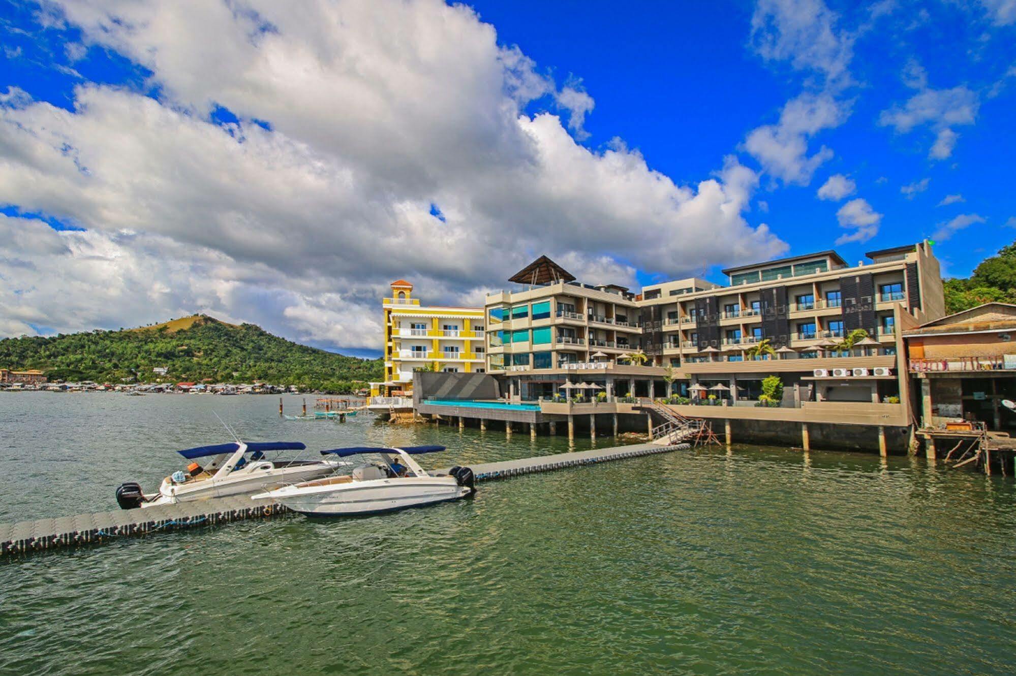 Two Seasons Bayside Hotel Coron