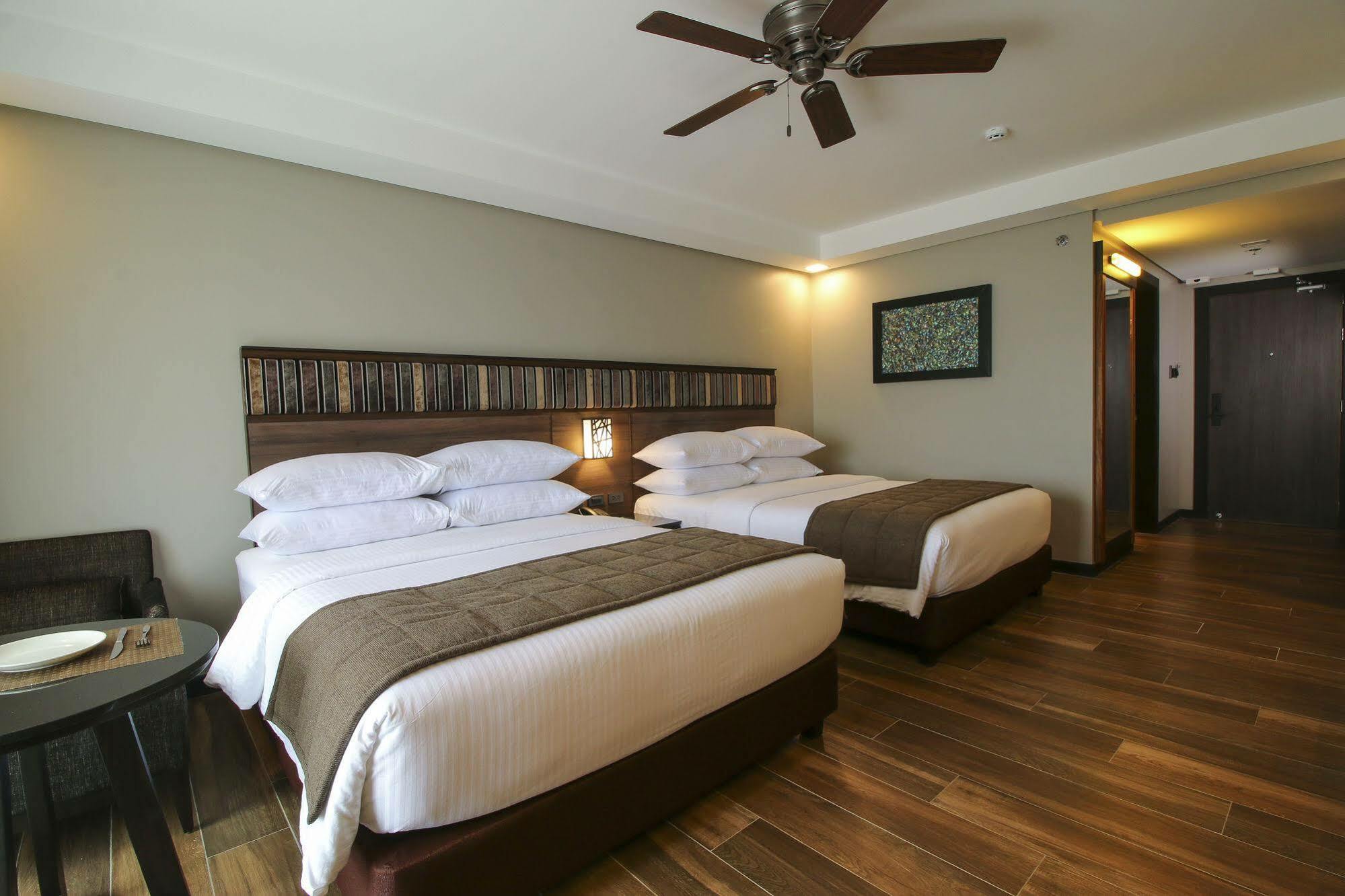 Hotel Two Seasons Bayside