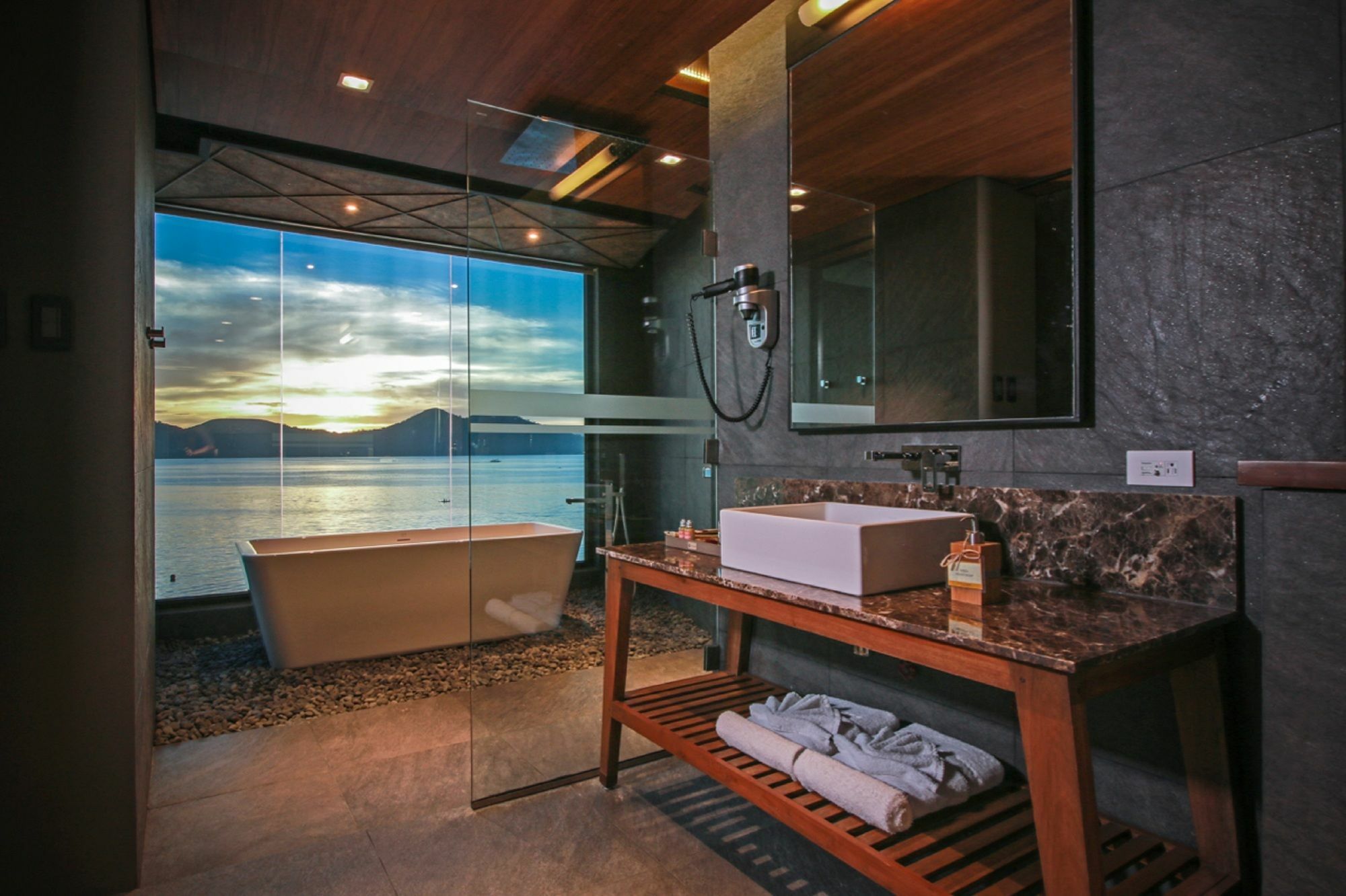 Hotel Two Seasons Bayside 4*