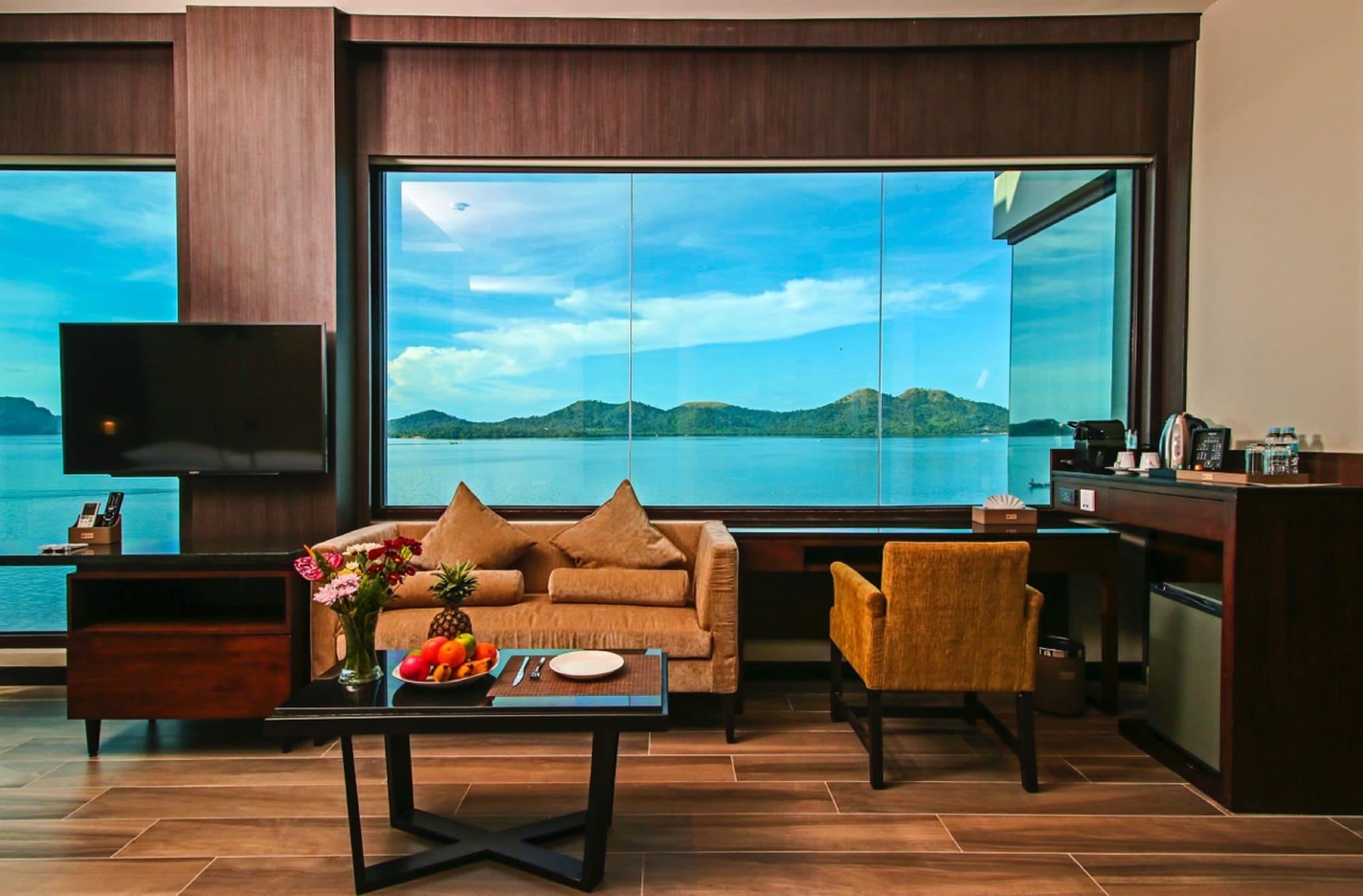 Two Seasons Bayside Hotel 4*
