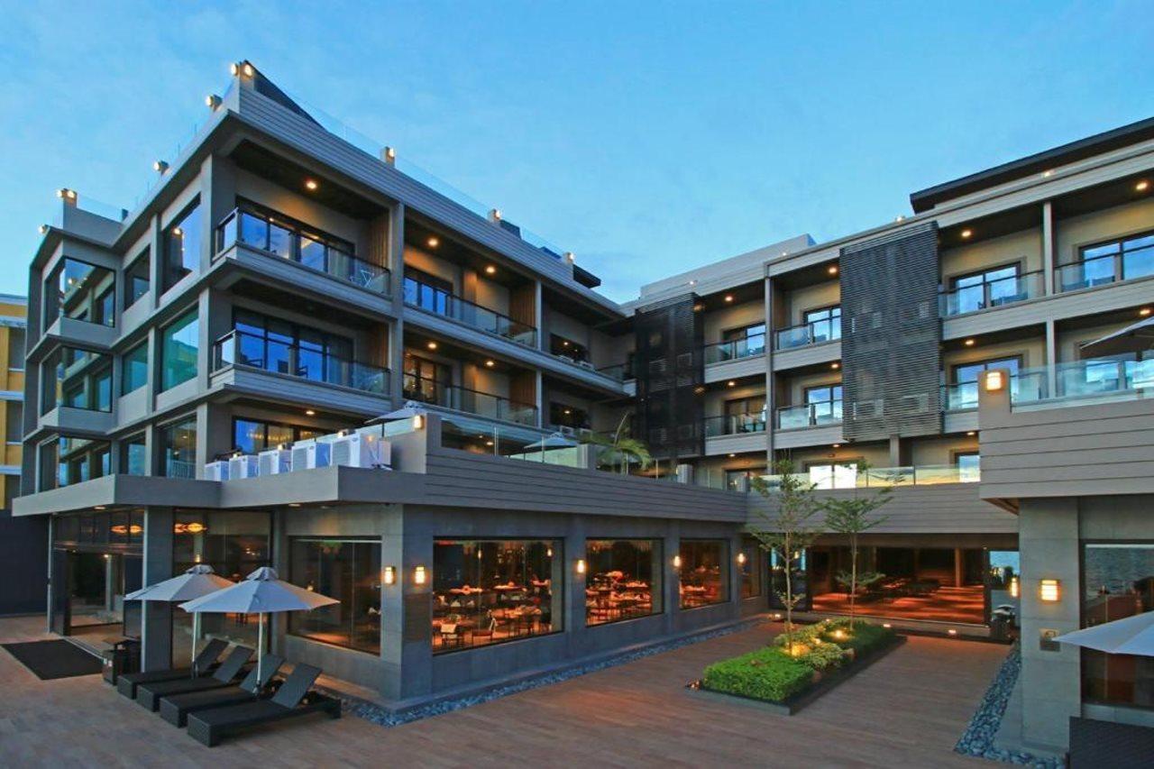 Two Seasons Bayside Hotel 4*