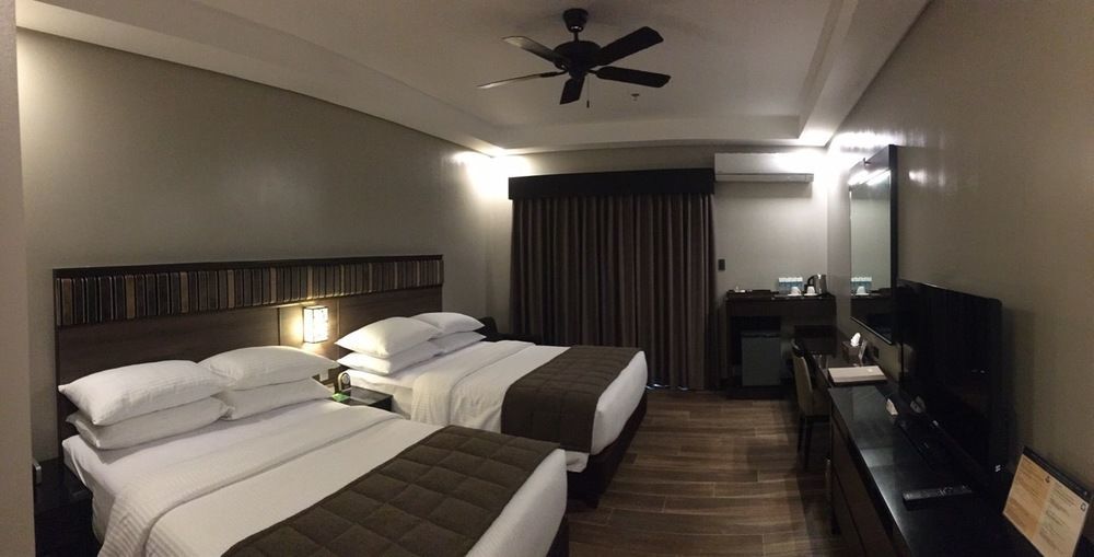 Two Seasons Bayside Hotel Coron