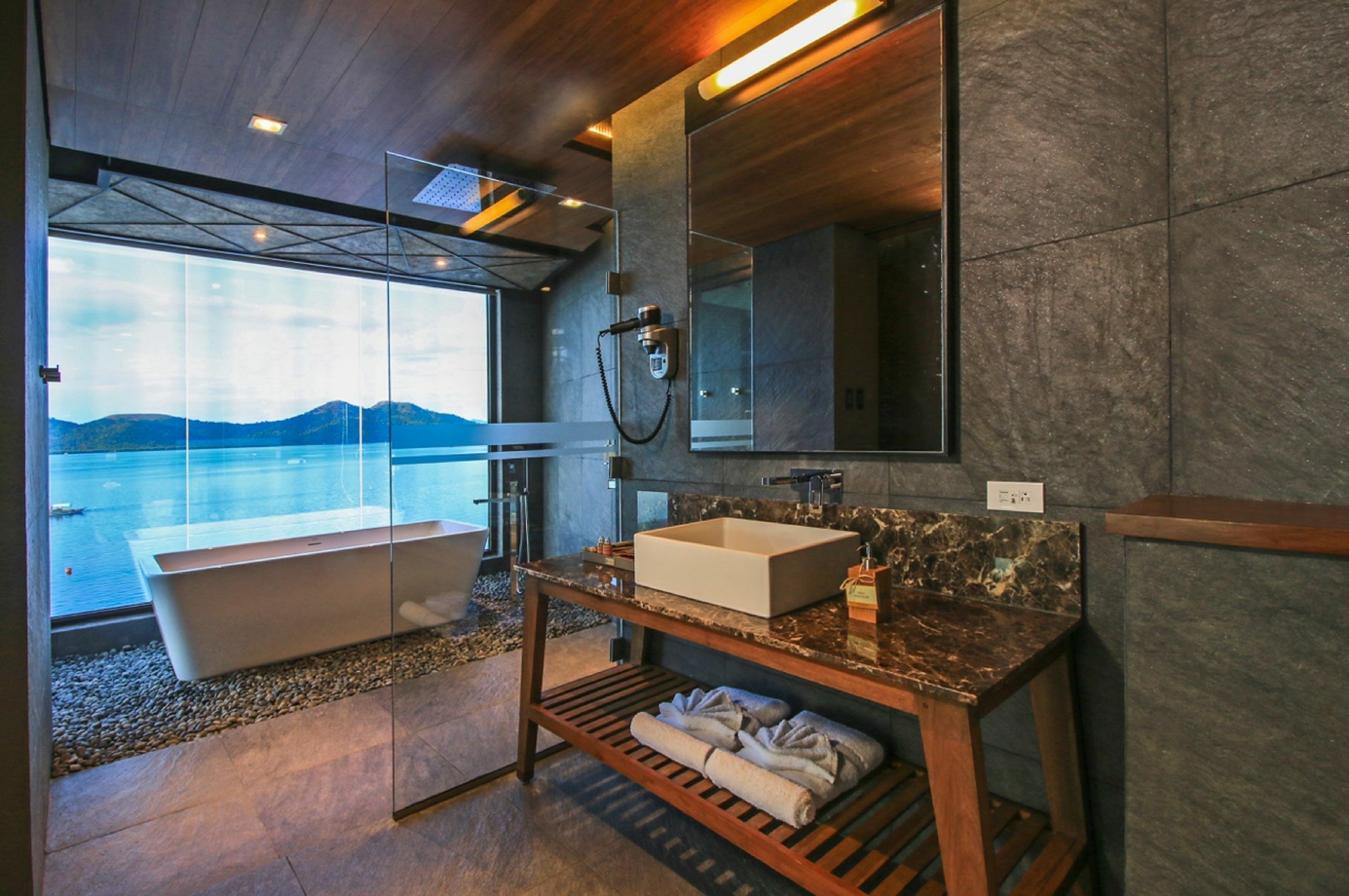 Two Seasons Bayside Hotel 4*